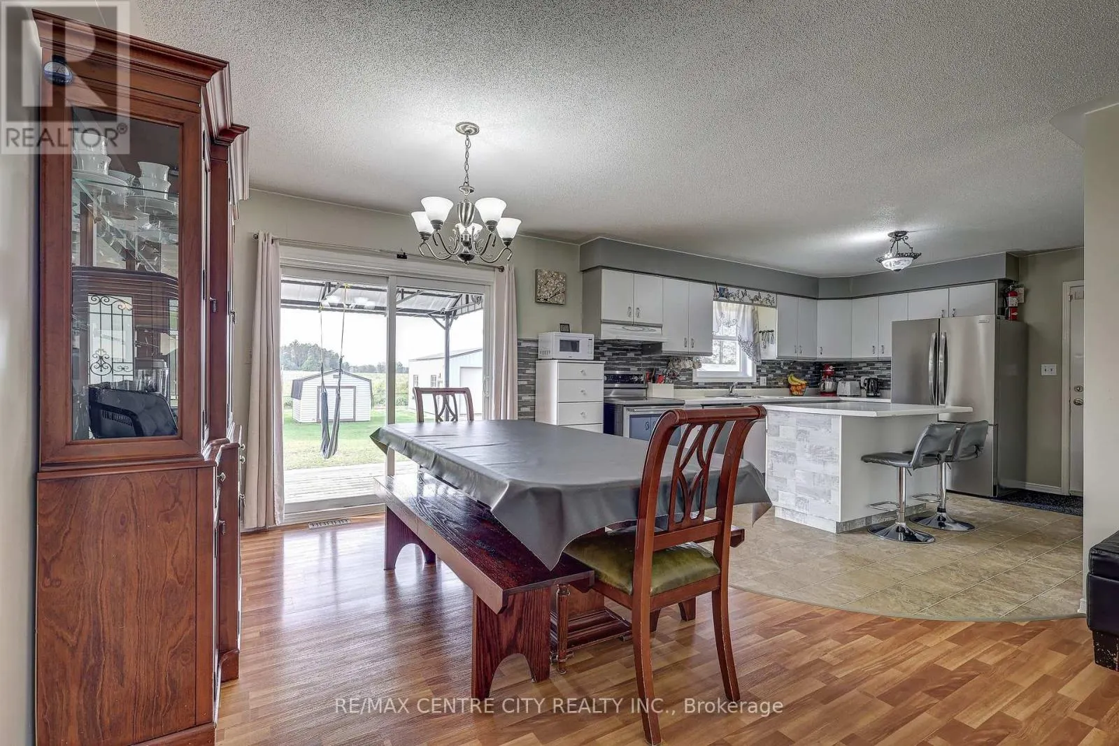 8109 SANDYTOWN ROAD