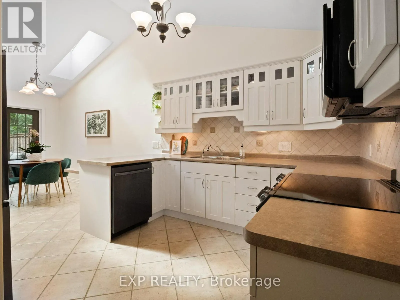 23 - 3241 MONTROSE ROAD, #23