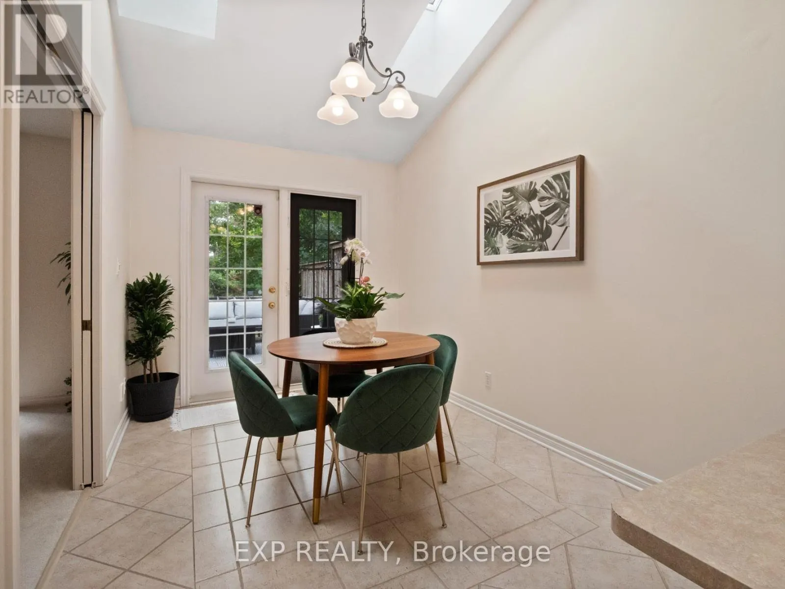 23 - 3241 MONTROSE ROAD, #23