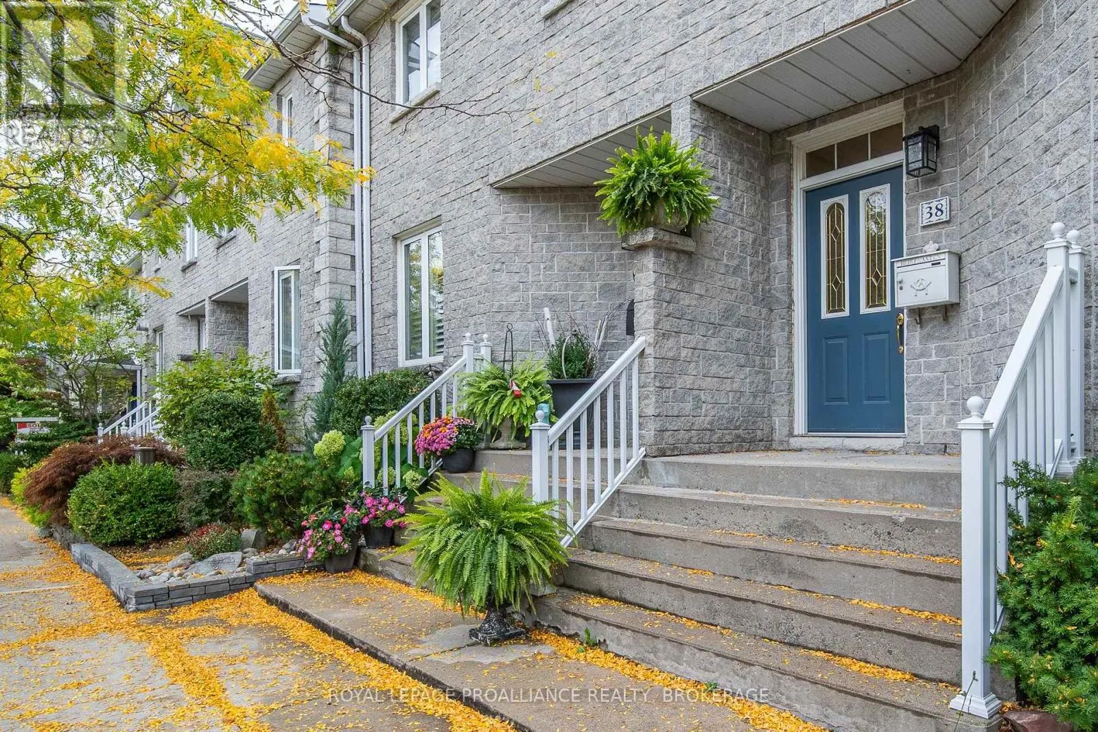 38 YONGE STREET