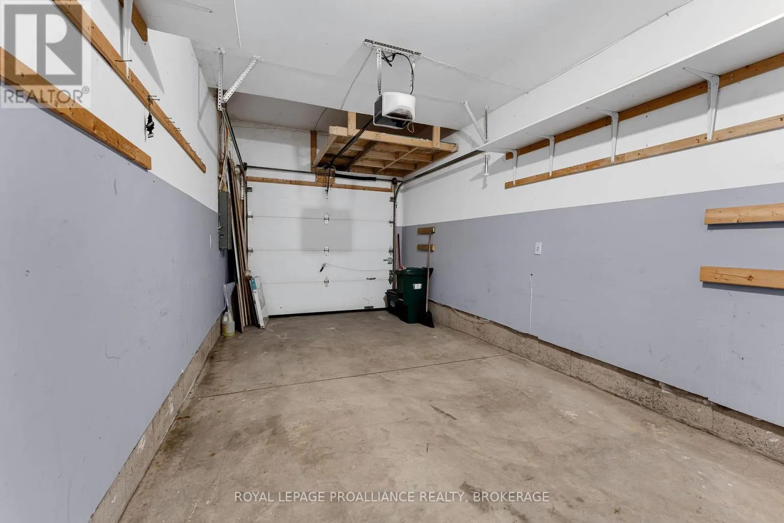 1576 CRIMSON CRESCENT