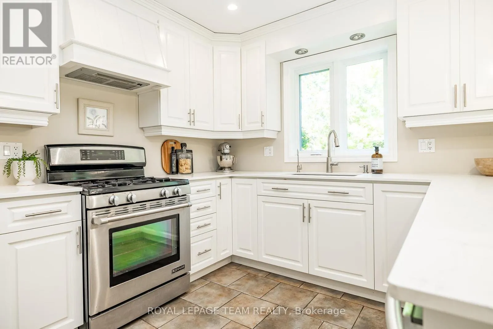 5239 MCLEAN CRESCENT