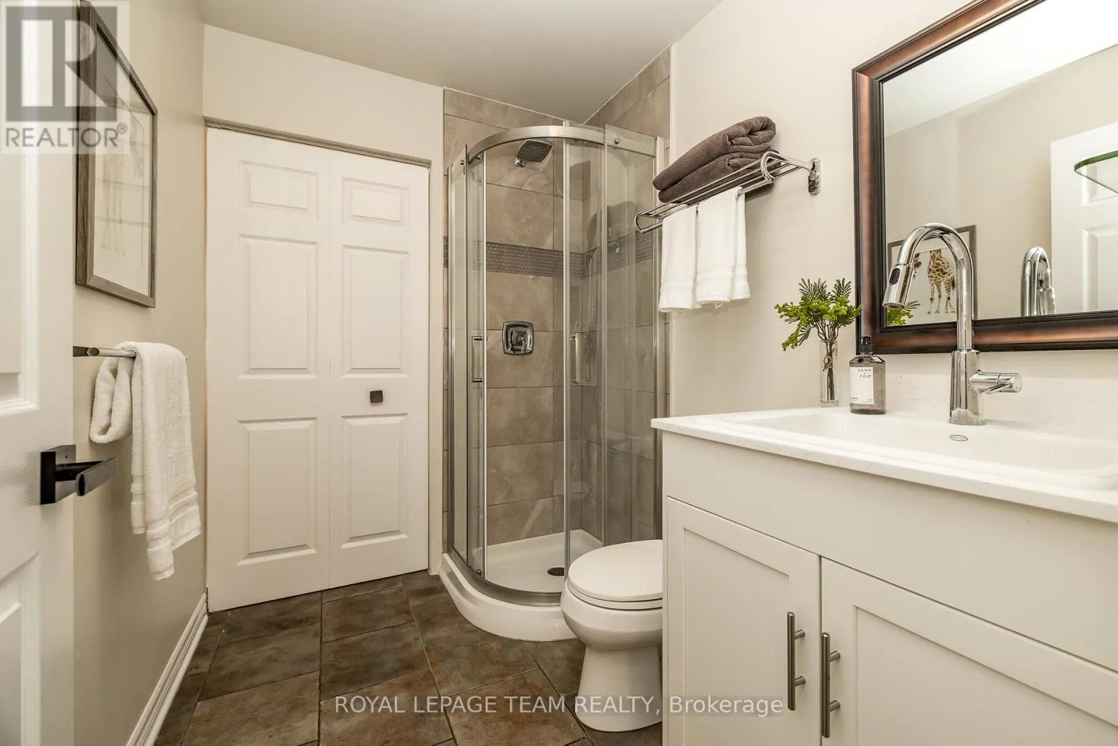 5239 MCLEAN CRESCENT