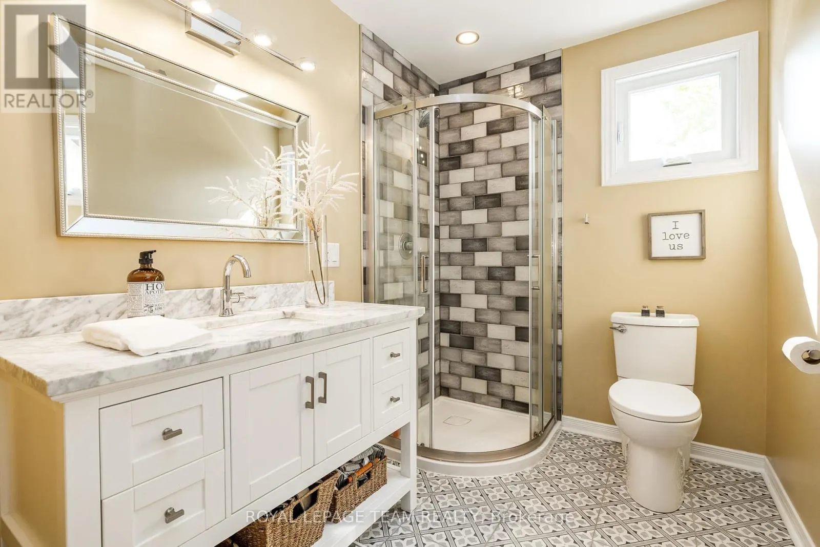 5239 MCLEAN CRESCENT