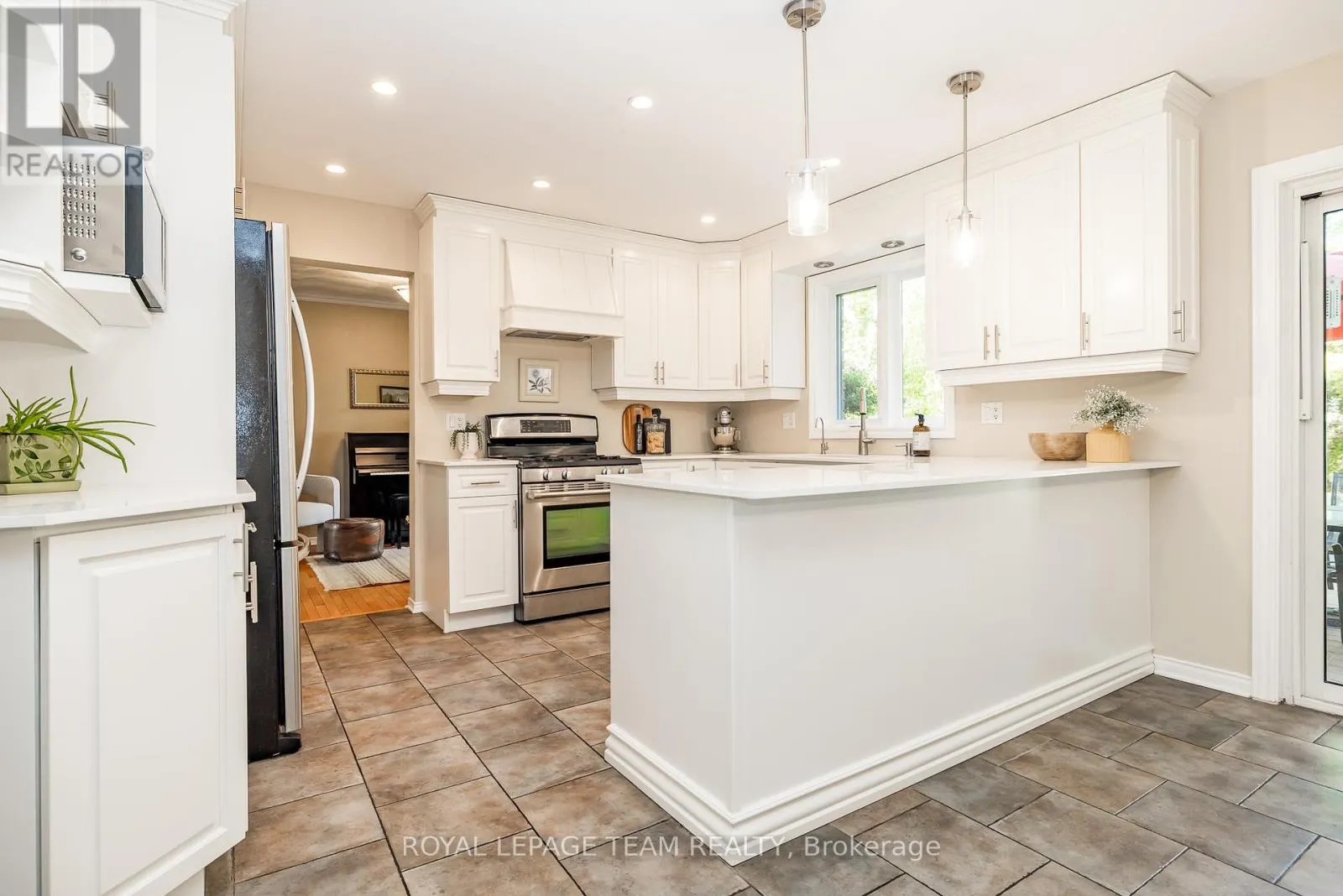 5239 MCLEAN CRESCENT