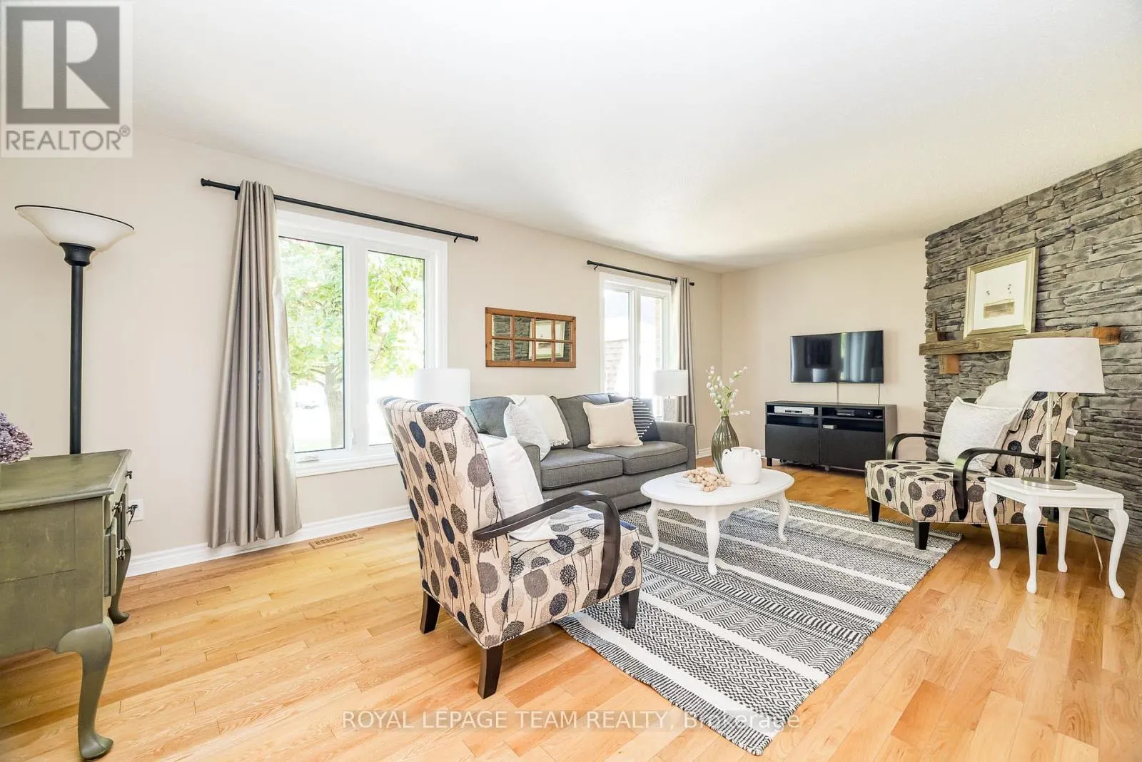 5239 MCLEAN CRESCENT