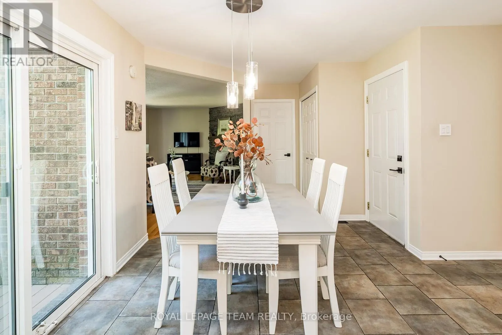 5239 MCLEAN CRESCENT