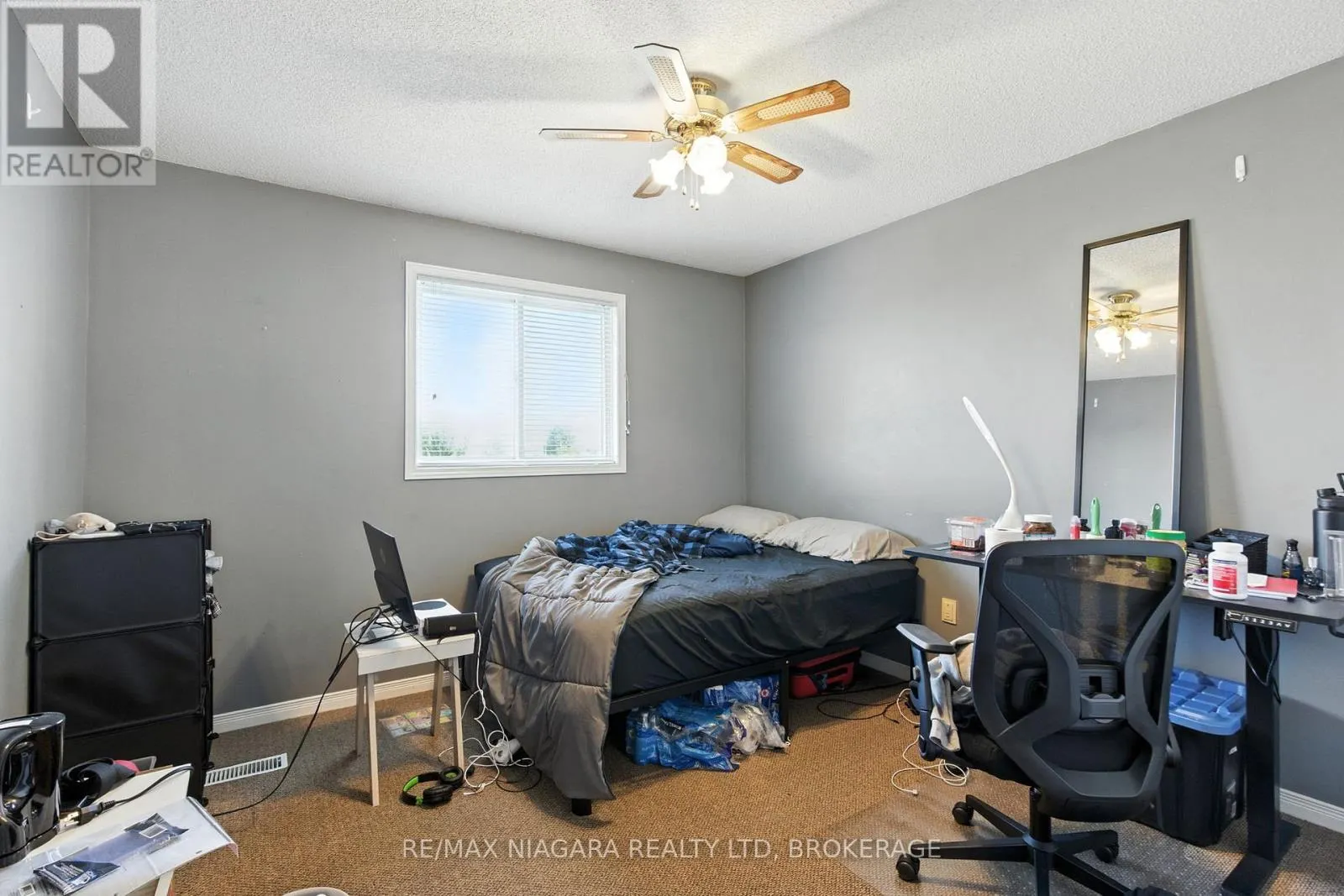127 DEVINE CRESCENT