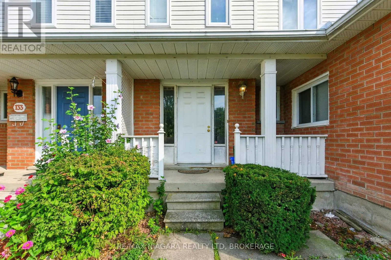 127 DEVINE CRESCENT