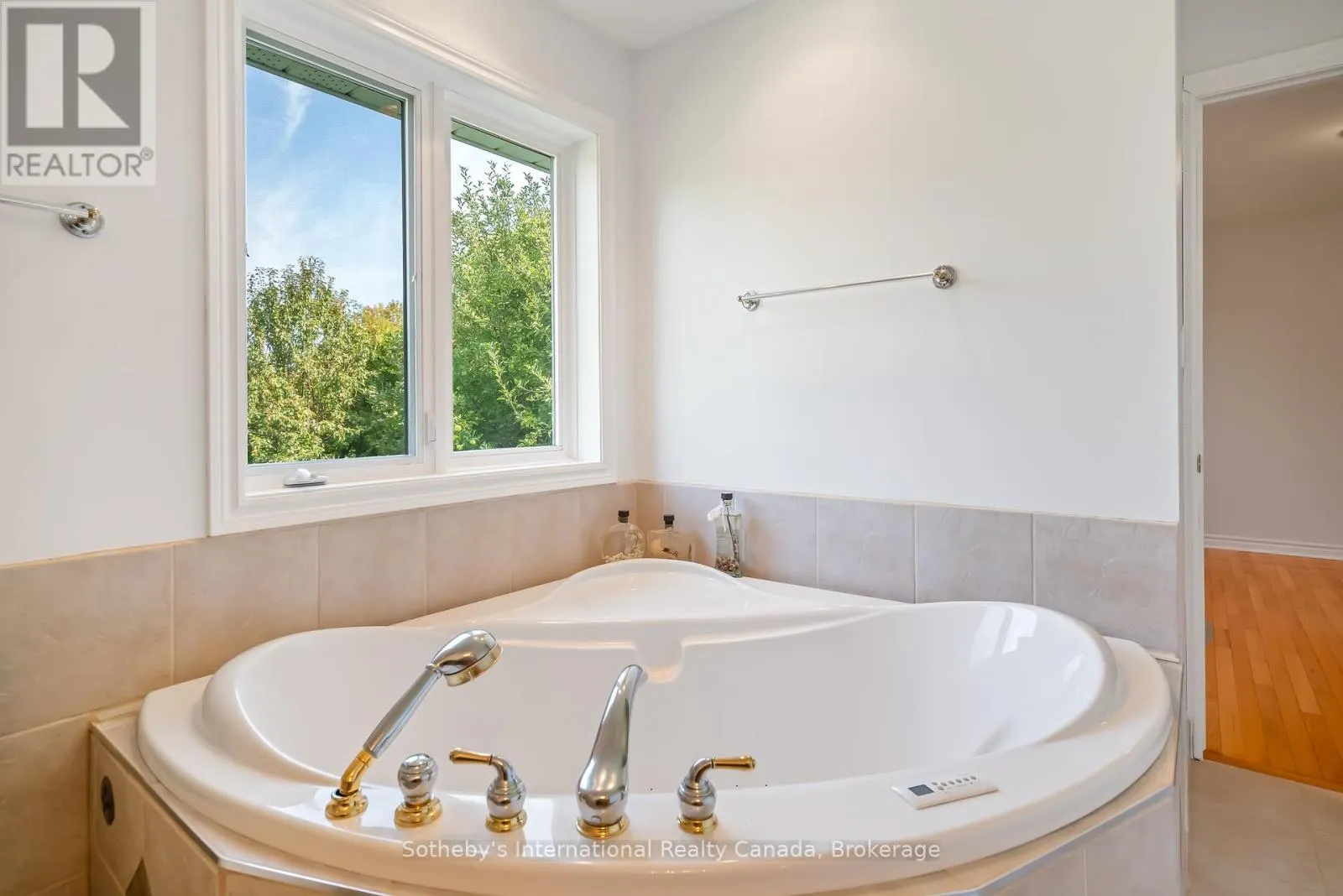 3121 GLENBROOK DRIVE