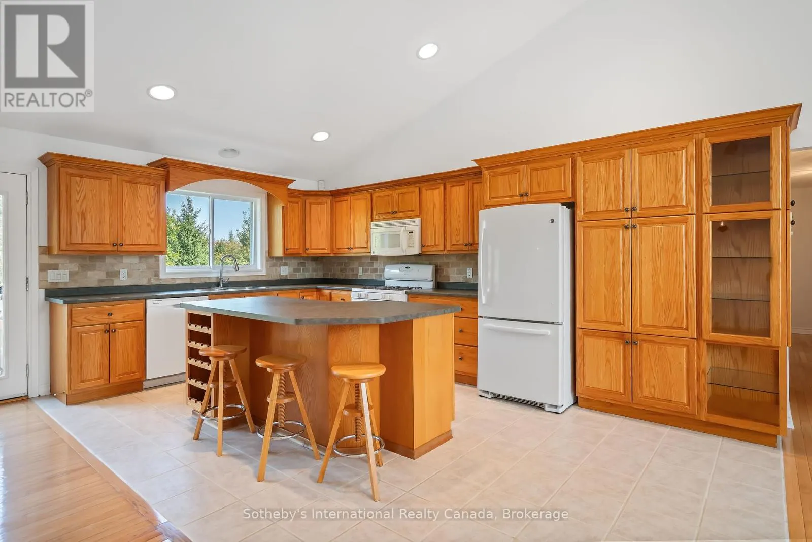 3121 GLENBROOK DRIVE