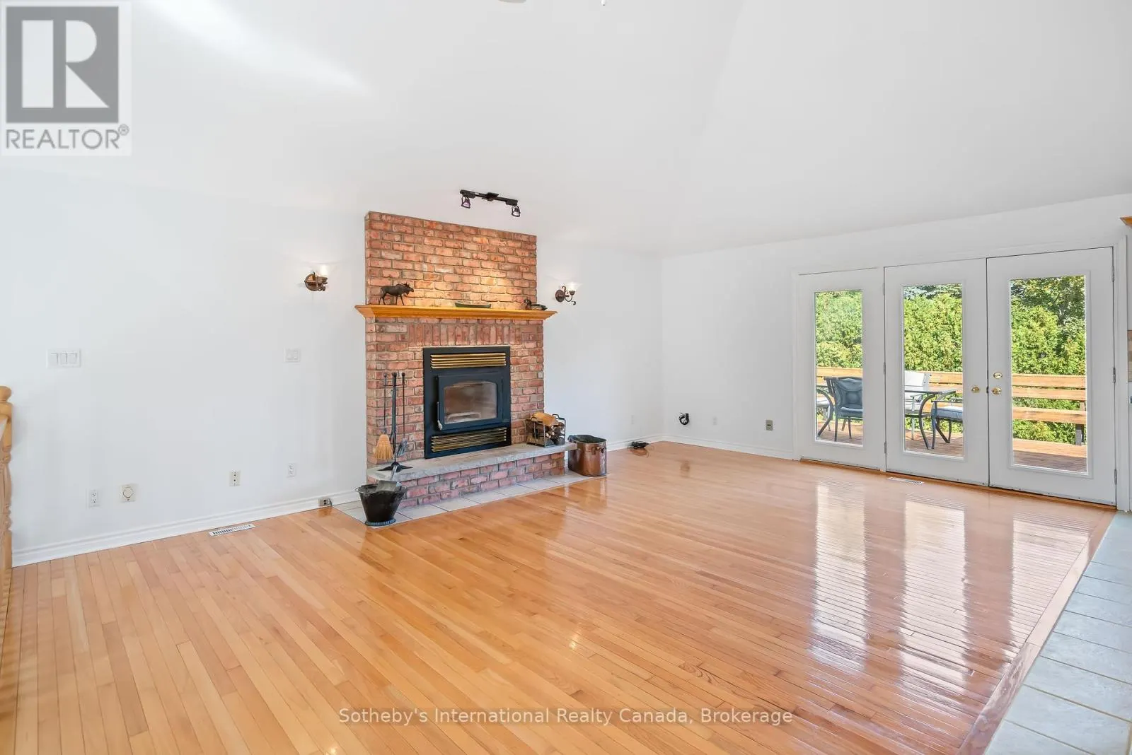 3121 GLENBROOK DRIVE