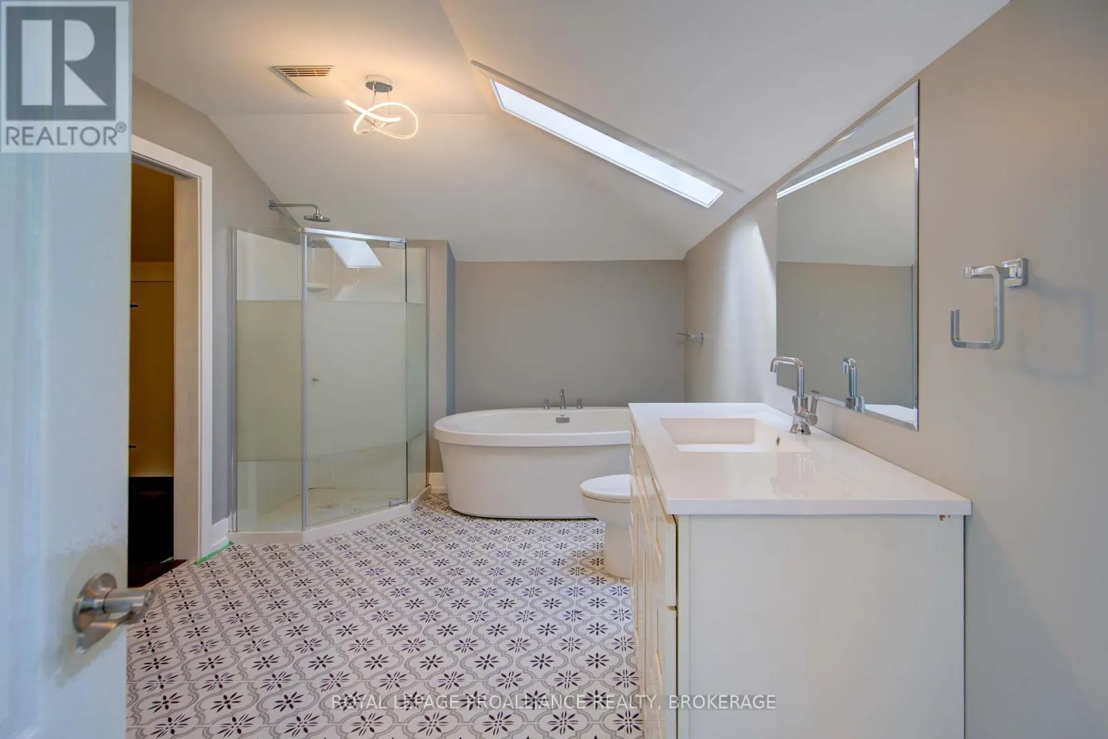 124 GRANITE HILLS