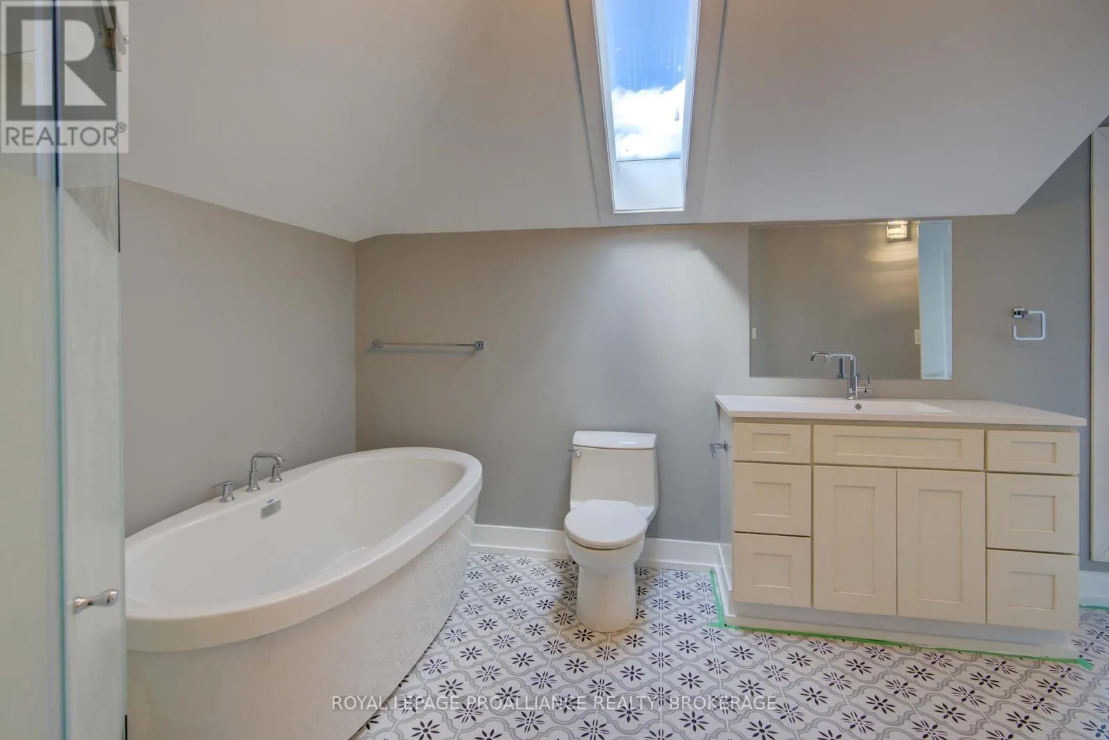 124 GRANITE HILLS