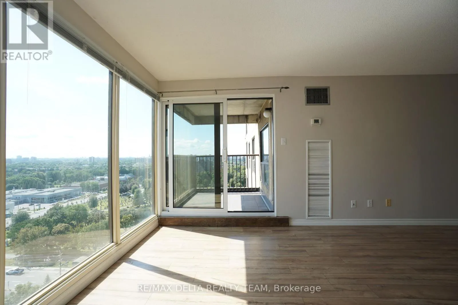 1506 - 545 ST. LAURENT BOULEVARD