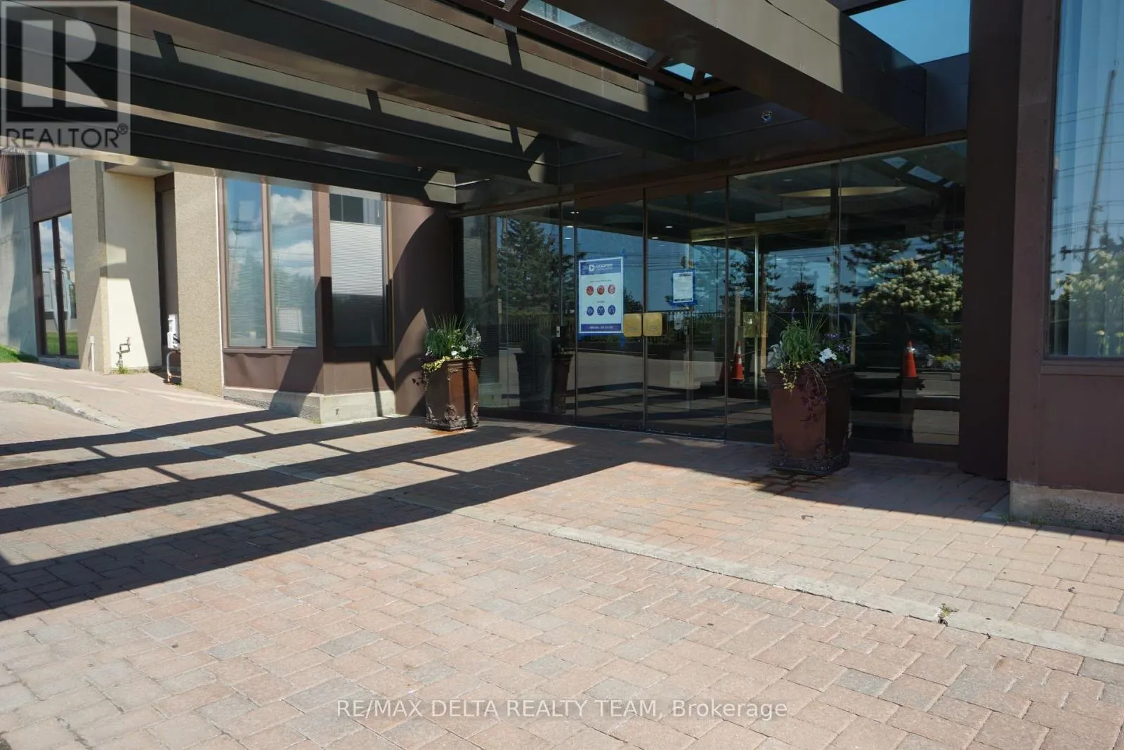 1506 - 545 ST. LAURENT BOULEVARD