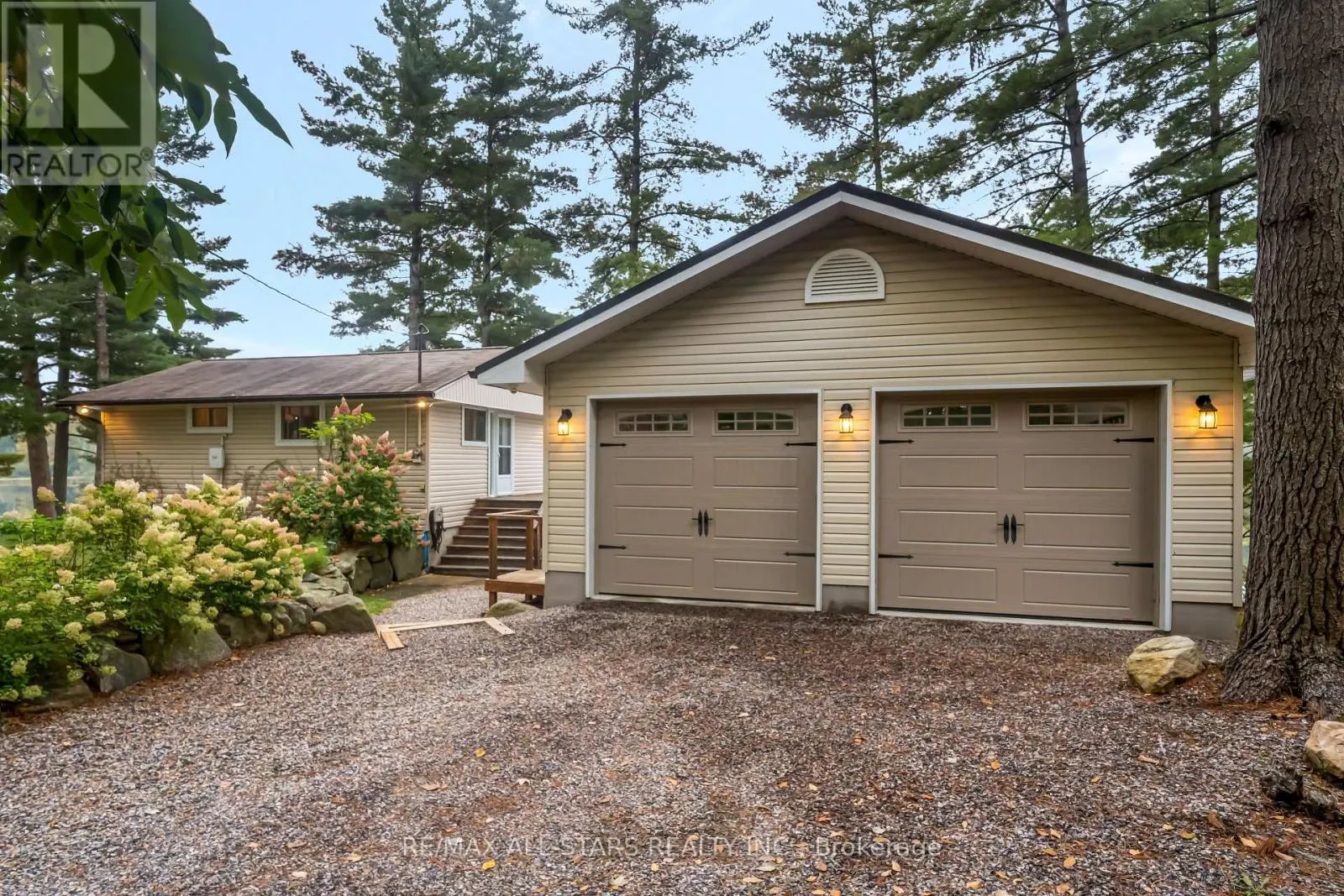 COTTAGE #9 - 1006 YOUNGS ROAD, #Cottage #9