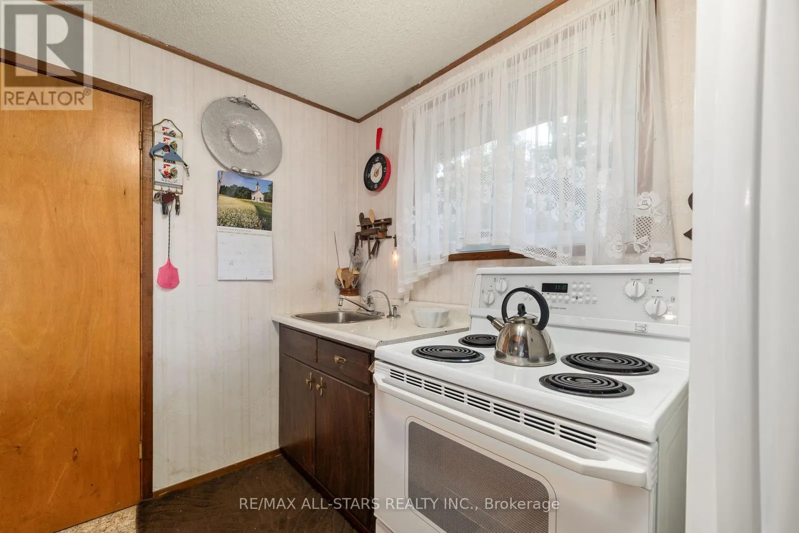 COTTAGE #9 - 1006 YOUNGS ROAD, #Cottage #9