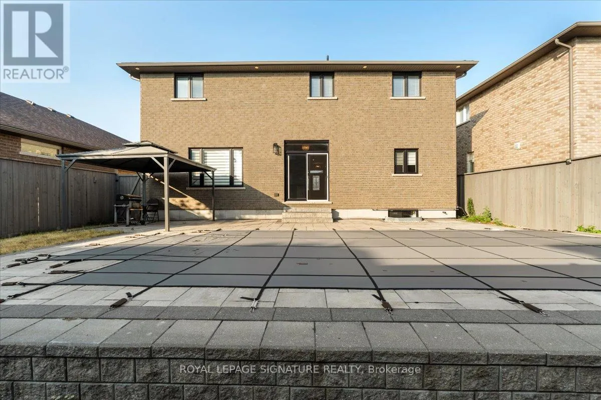 12 HUMMINGBIRD DRIVE