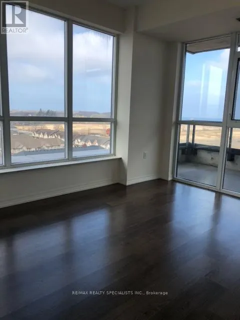 801 - 560 NORTH SERVICE ROAD