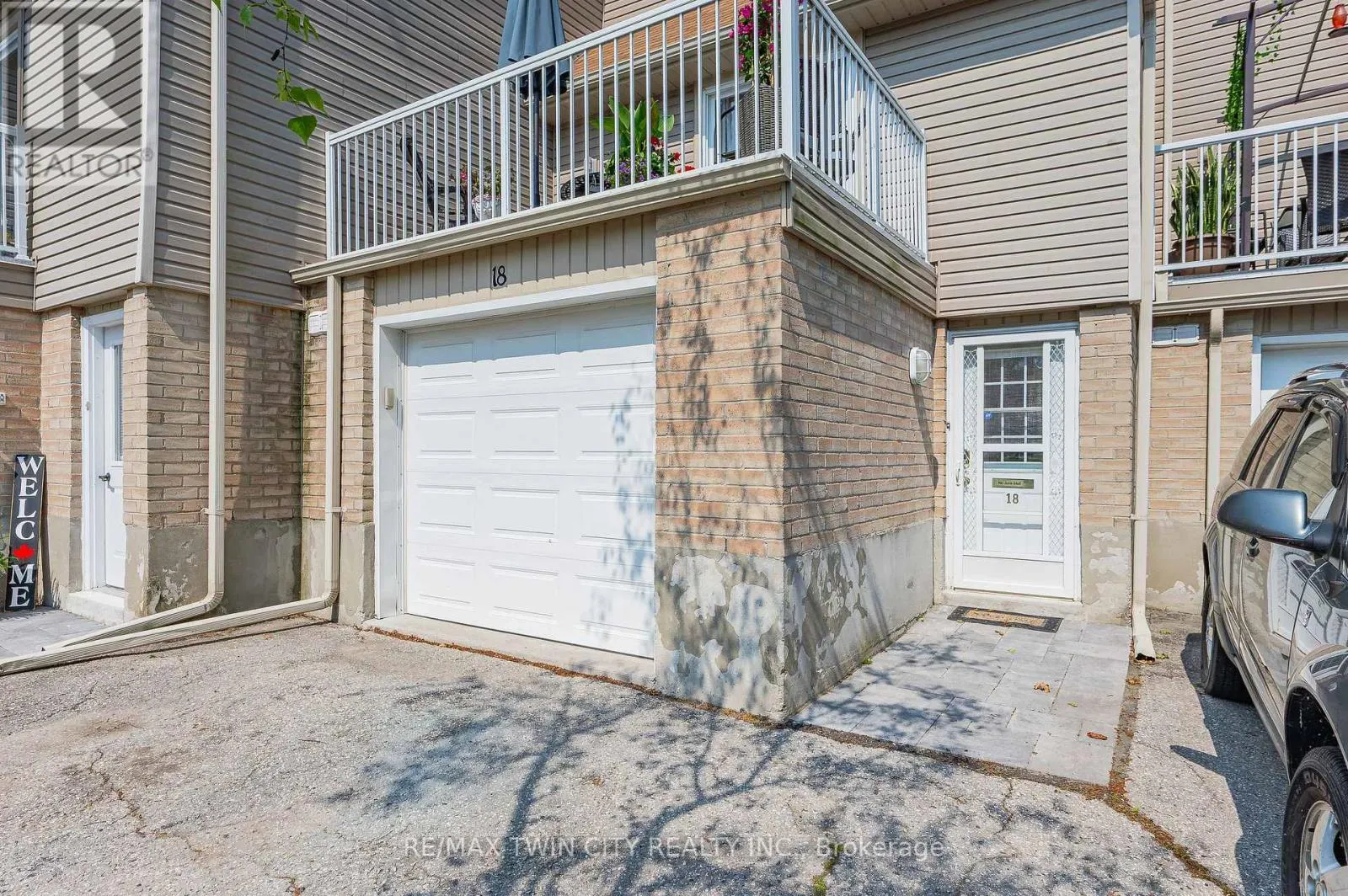 18 - 301 CARLOW ROAD