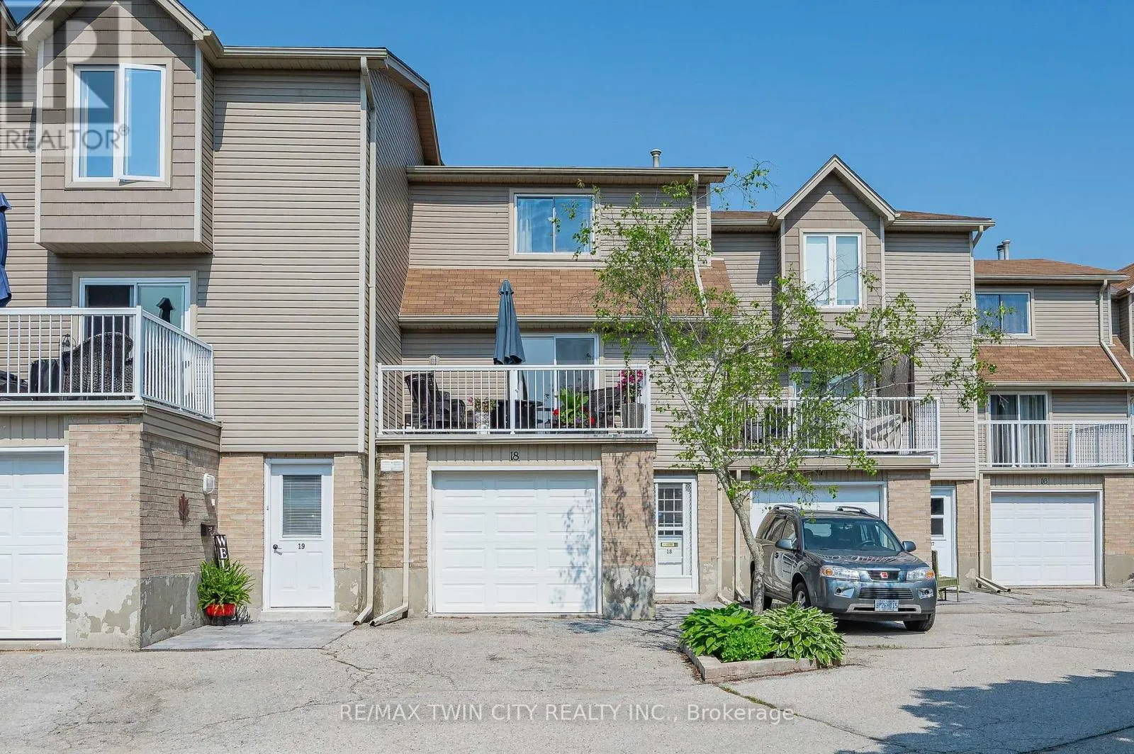 18 - 301 CARLOW ROAD
