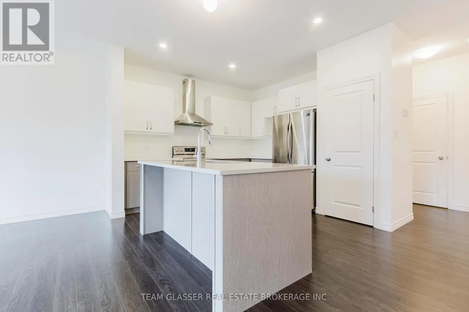 1261 SANDBAR STREET