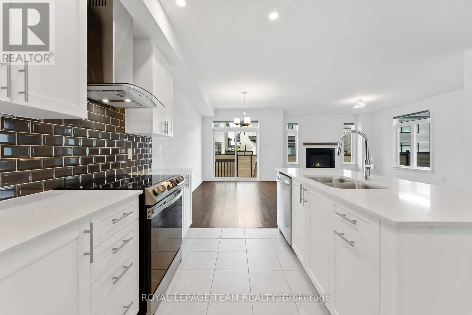 27 PEONY LANE