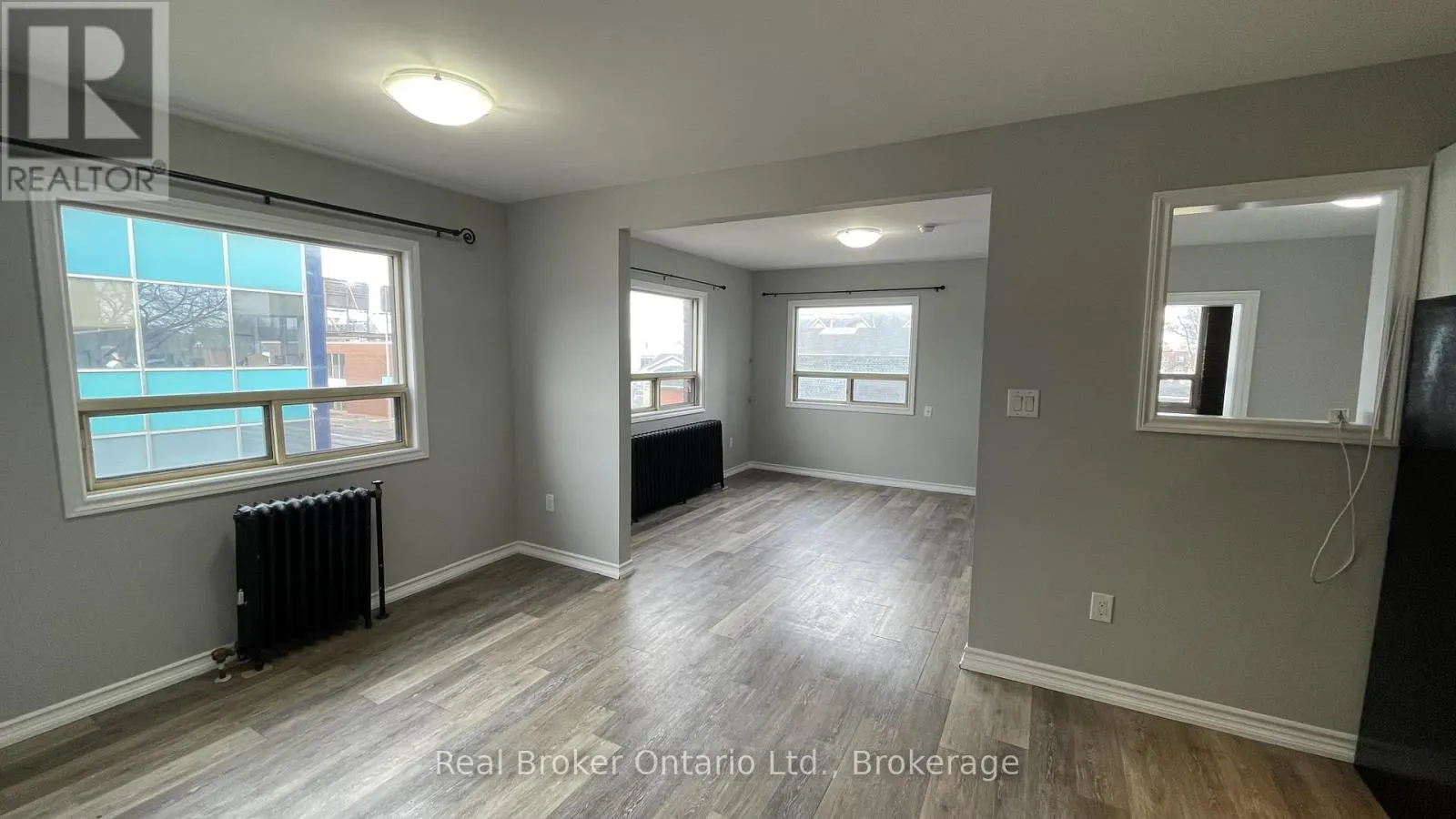 468-476 MAIN STREET E