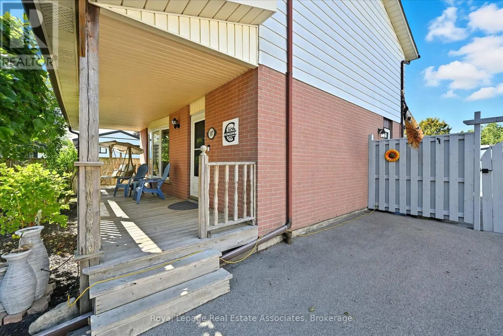 107 BILLINGTON CRESCENT