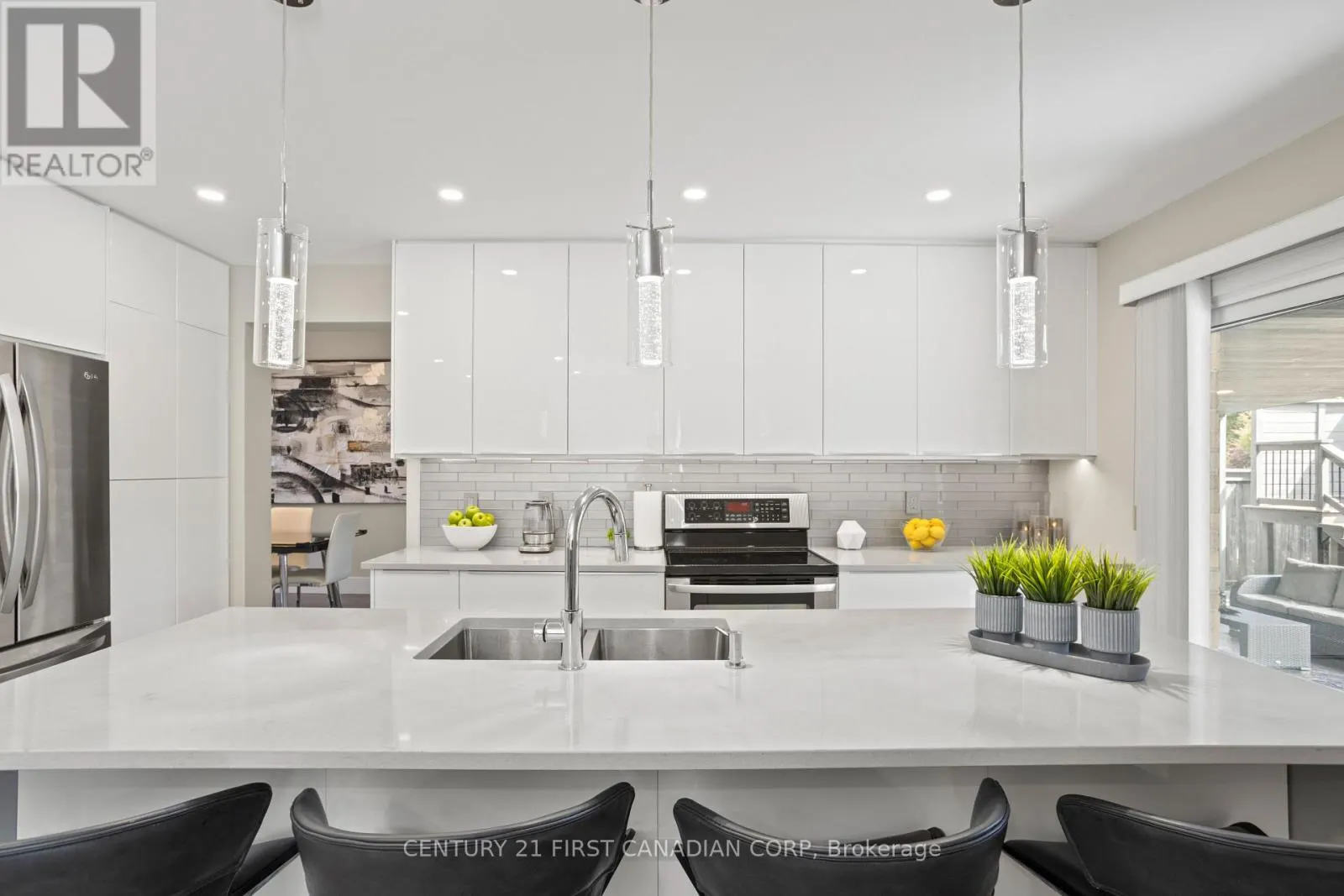 1075 BLACKMAPLE COURT
