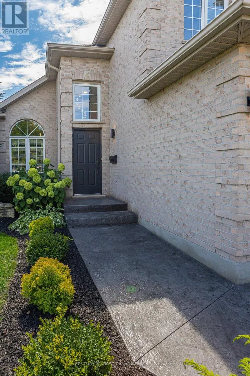 1075 BLACKMAPLE COURT