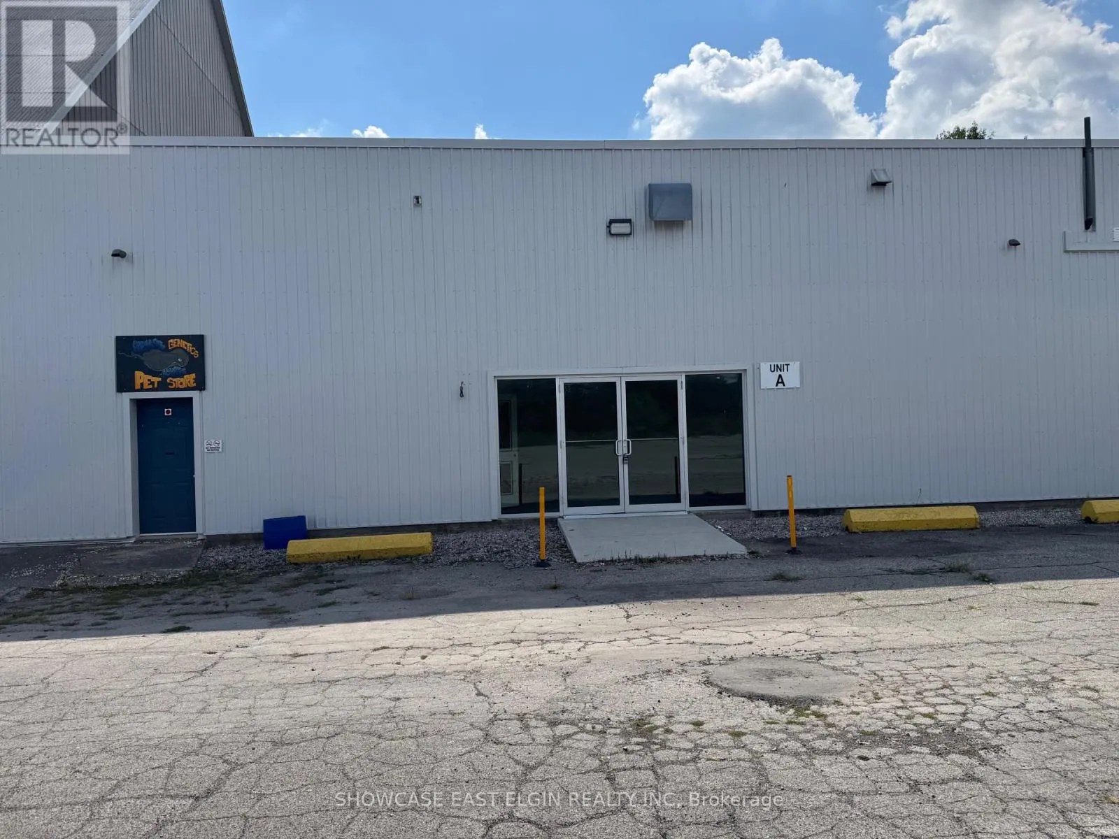 A - 421 JOHN STREET N, #A