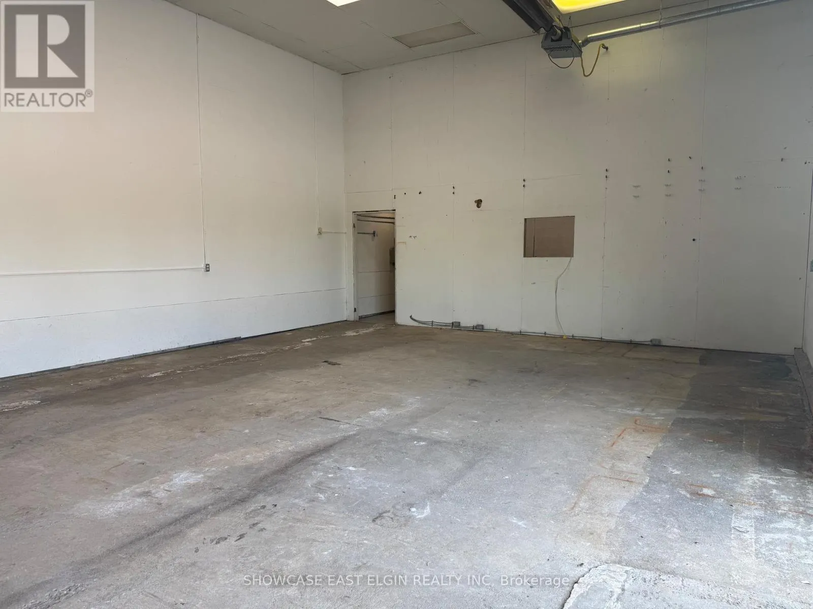 A - 421 JOHN STREET N, #A