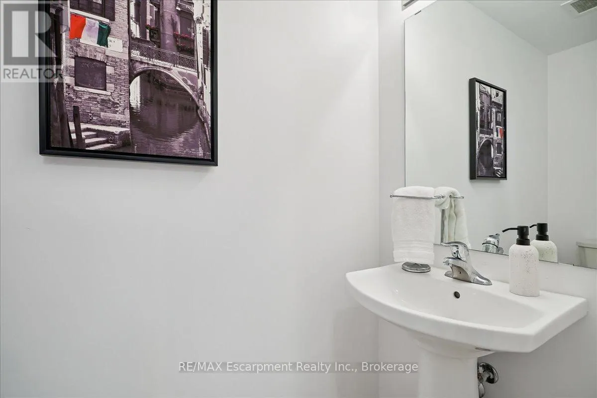 1101 - 450 DUNDAS STREET E, #1101