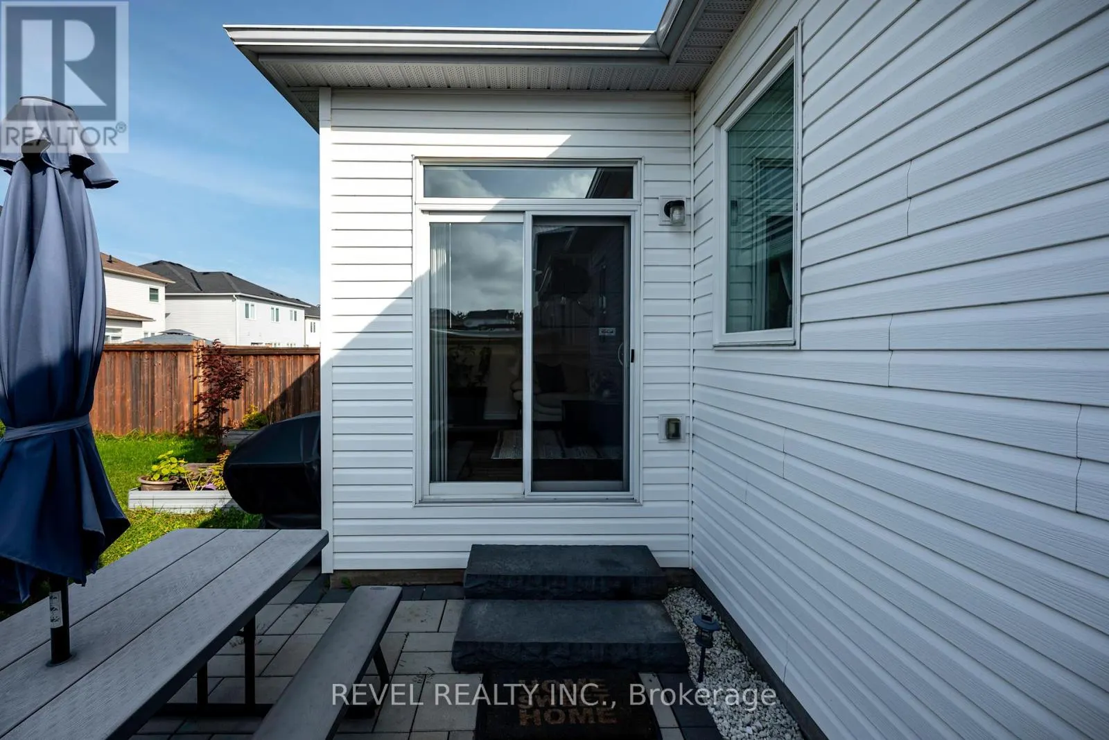 544 BRETT STREET