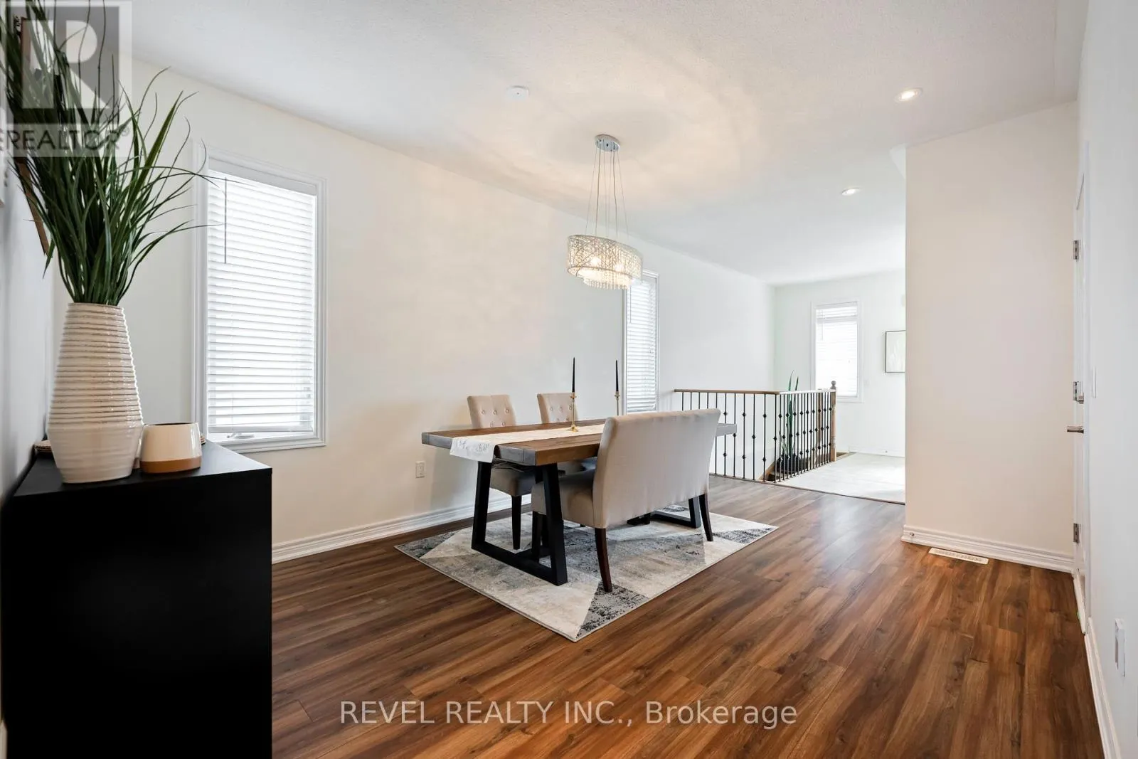 544 BRETT STREET