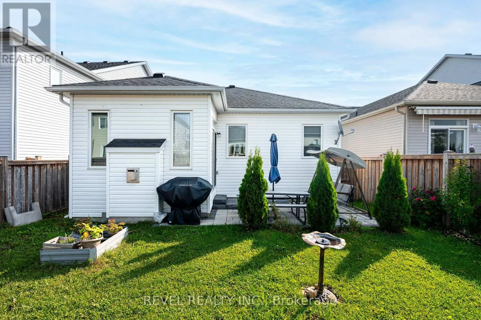 544 BRETT STREET
