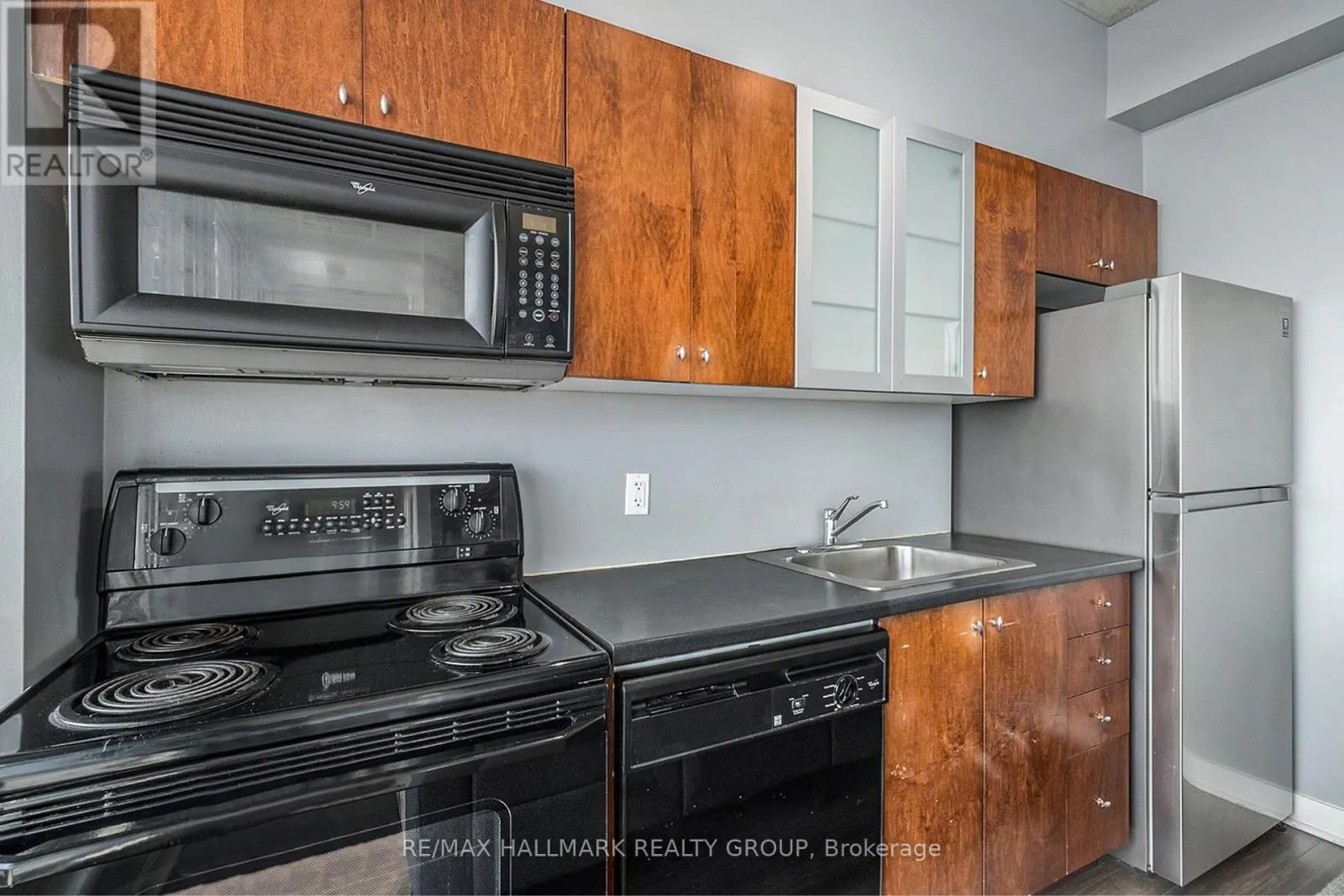 805 - 383 CUMBERLAND STREET