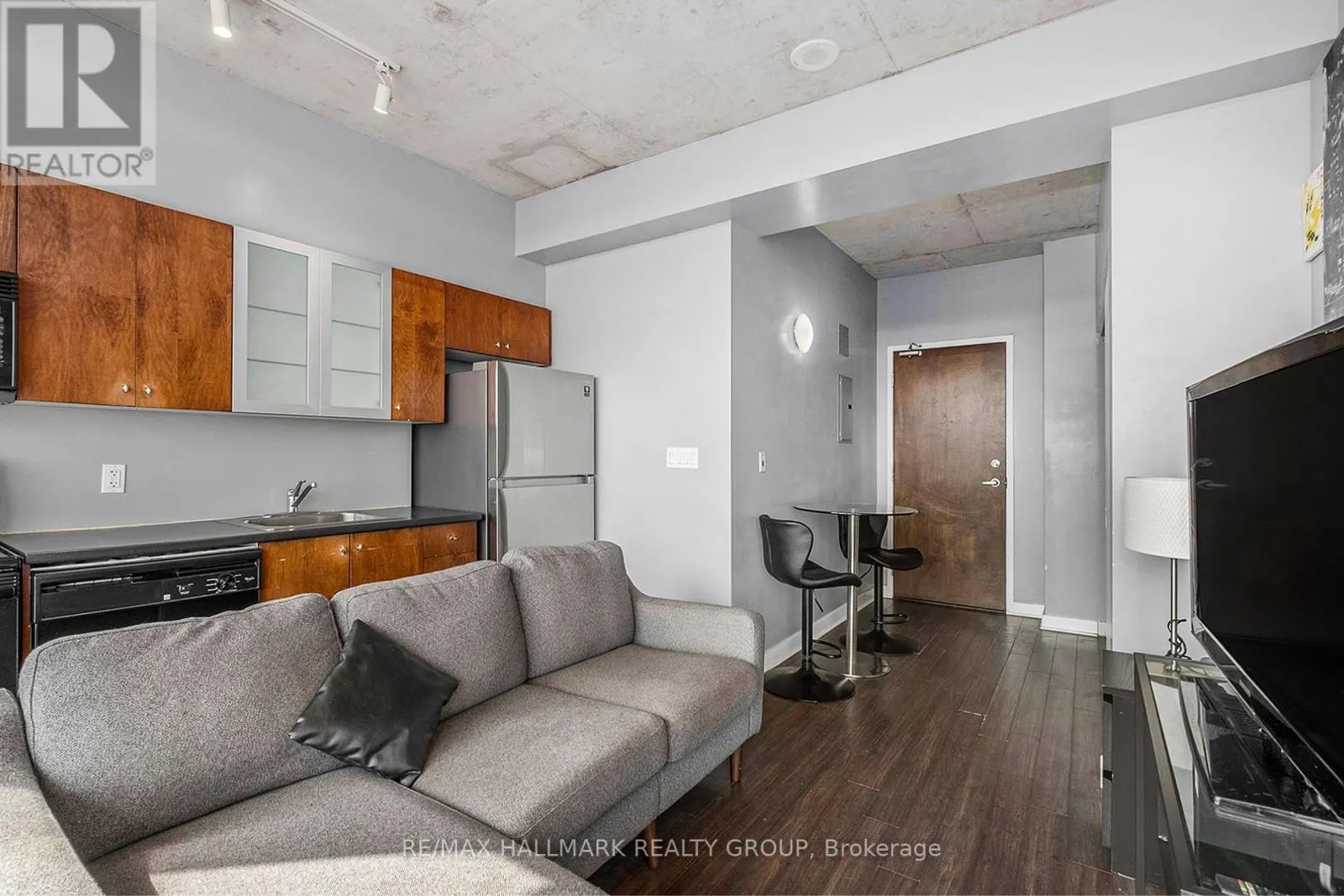 805 - 383 CUMBERLAND STREET
