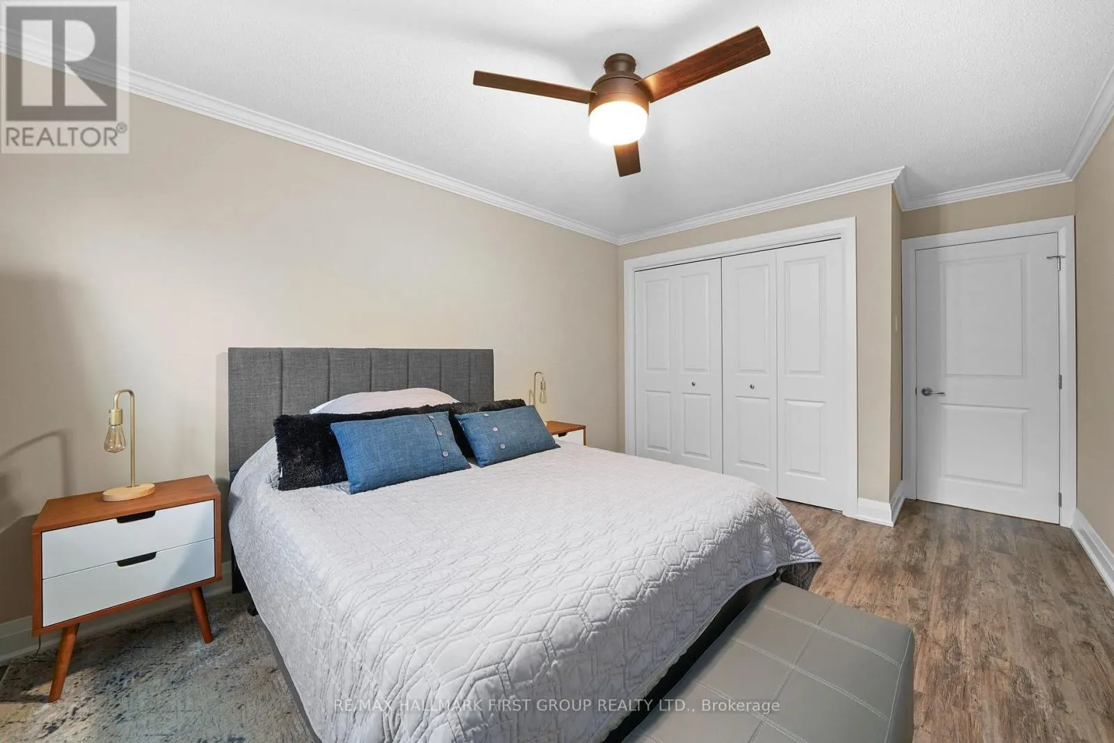 205 - 26 SPENCER STREET E, #205