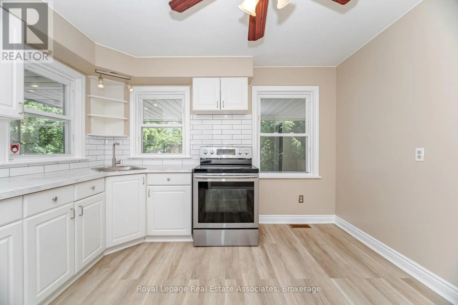 UPPER - 319 GRANTHAM AVENUE