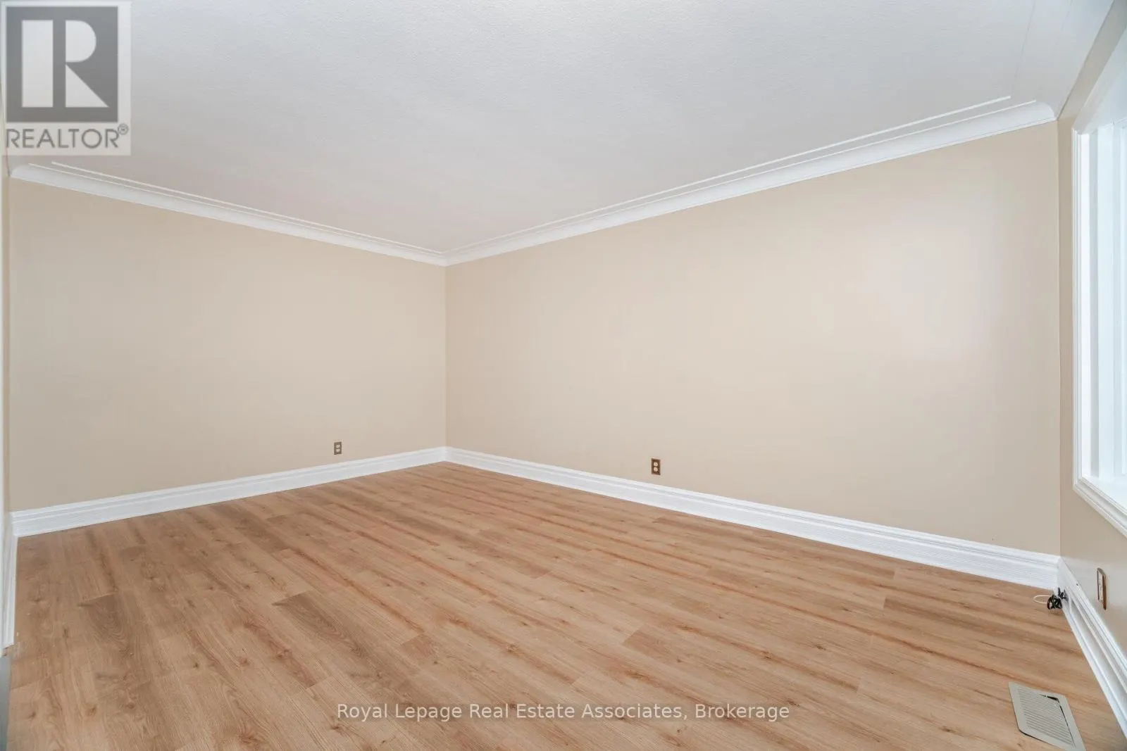 UPPER - 319 GRANTHAM AVENUE