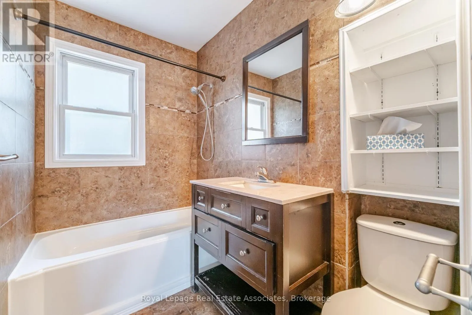 UPPER - 319 GRANTHAM AVENUE
