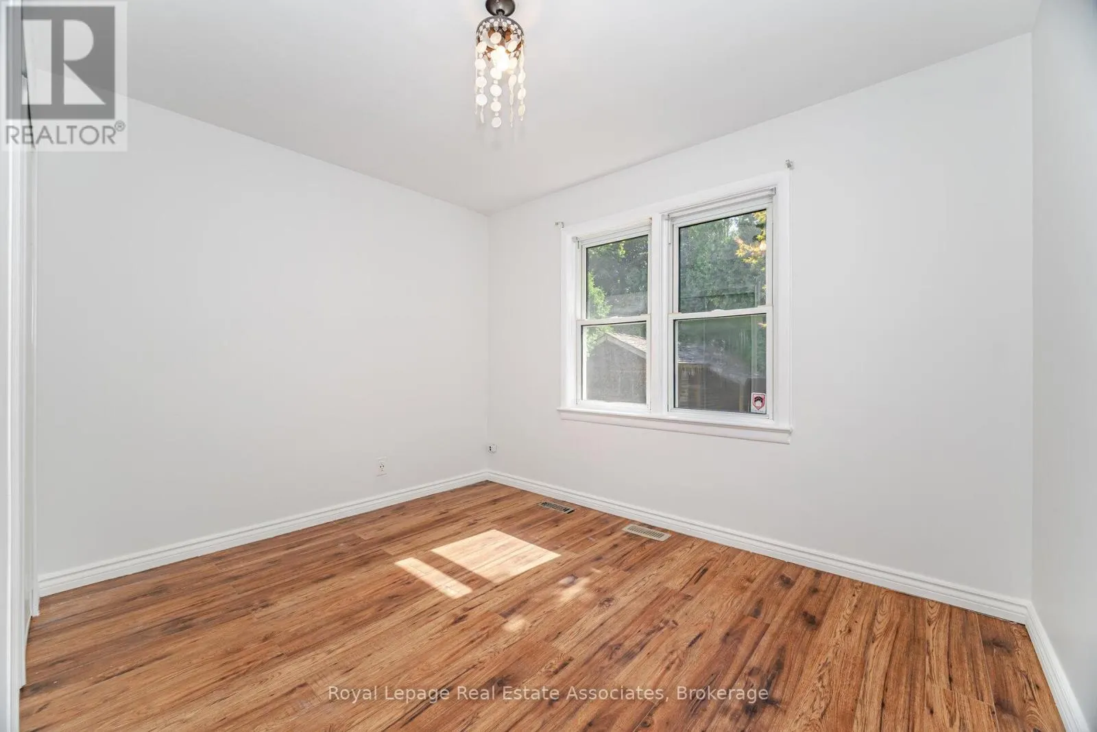 UPPER - 319 GRANTHAM AVENUE