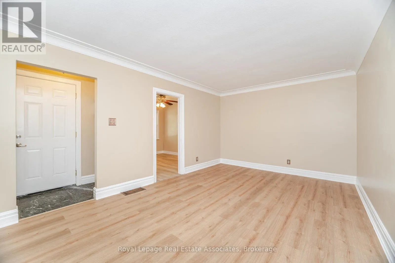 UPPER - 319 GRANTHAM AVENUE