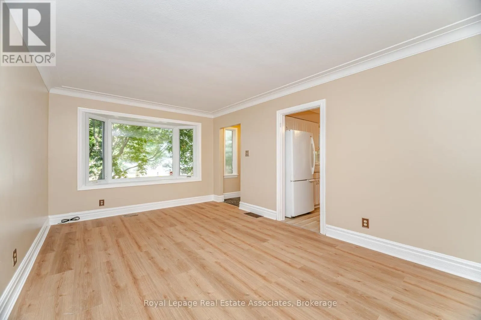 UPPER - 319 GRANTHAM AVENUE