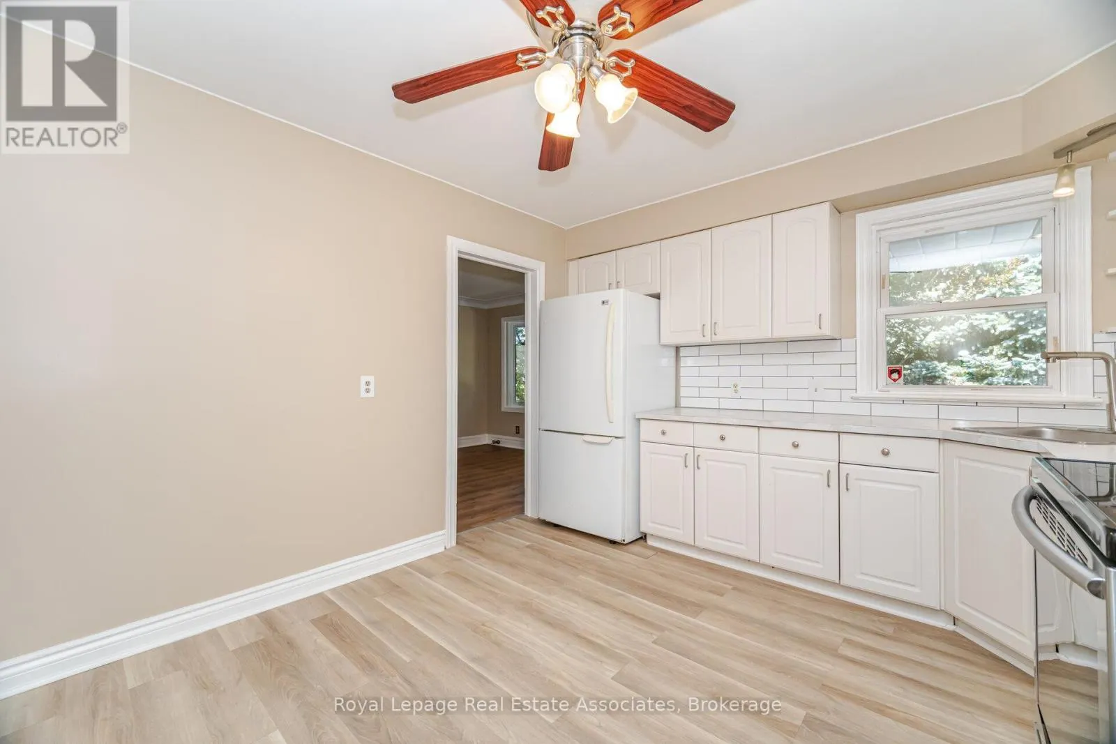 UPPER - 319 GRANTHAM AVENUE
