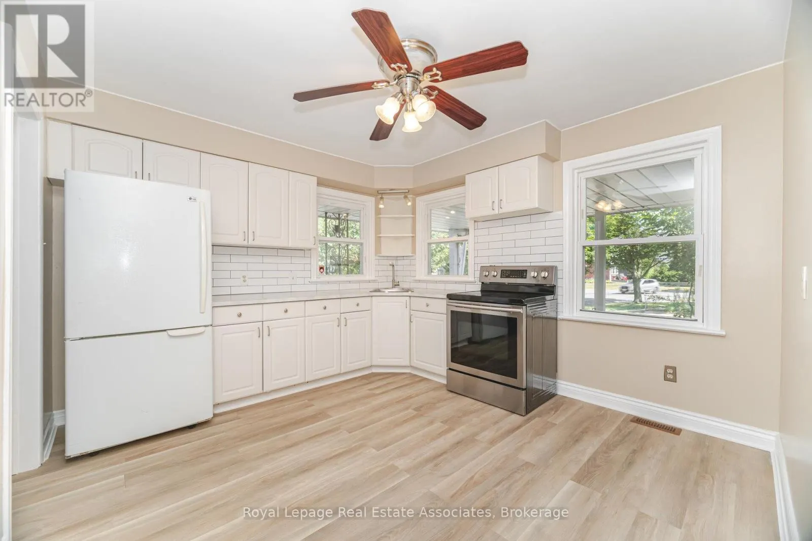 UPPER - 319 GRANTHAM AVENUE