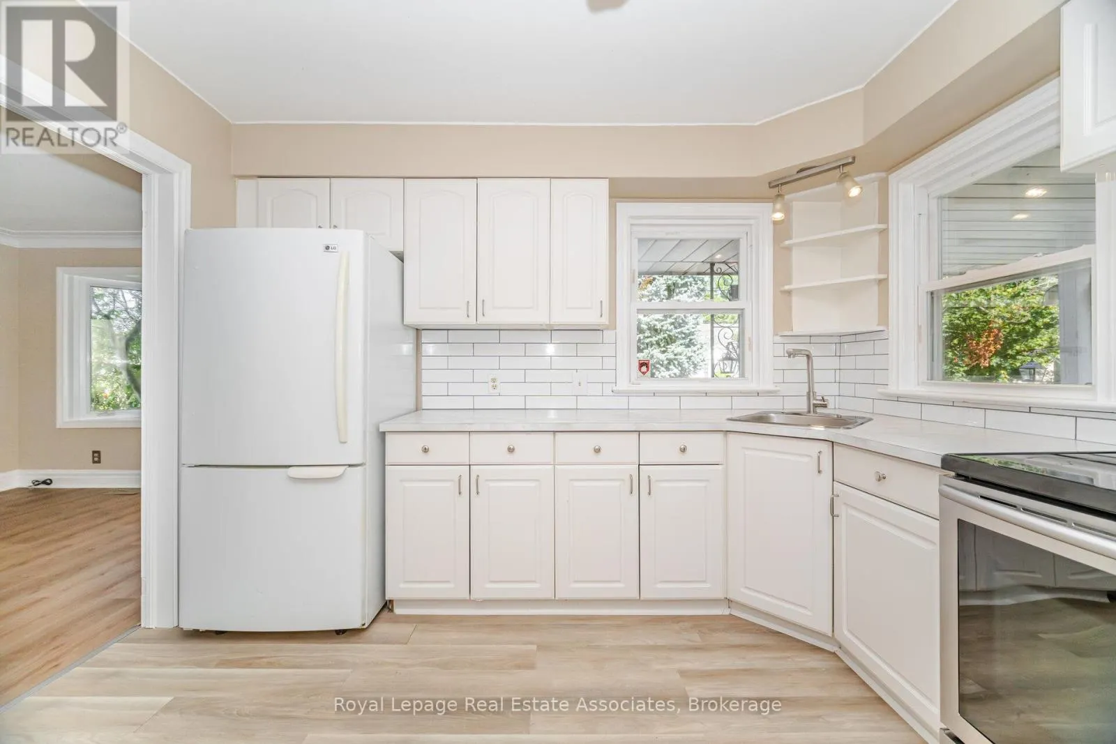 UPPER - 319 GRANTHAM AVENUE
